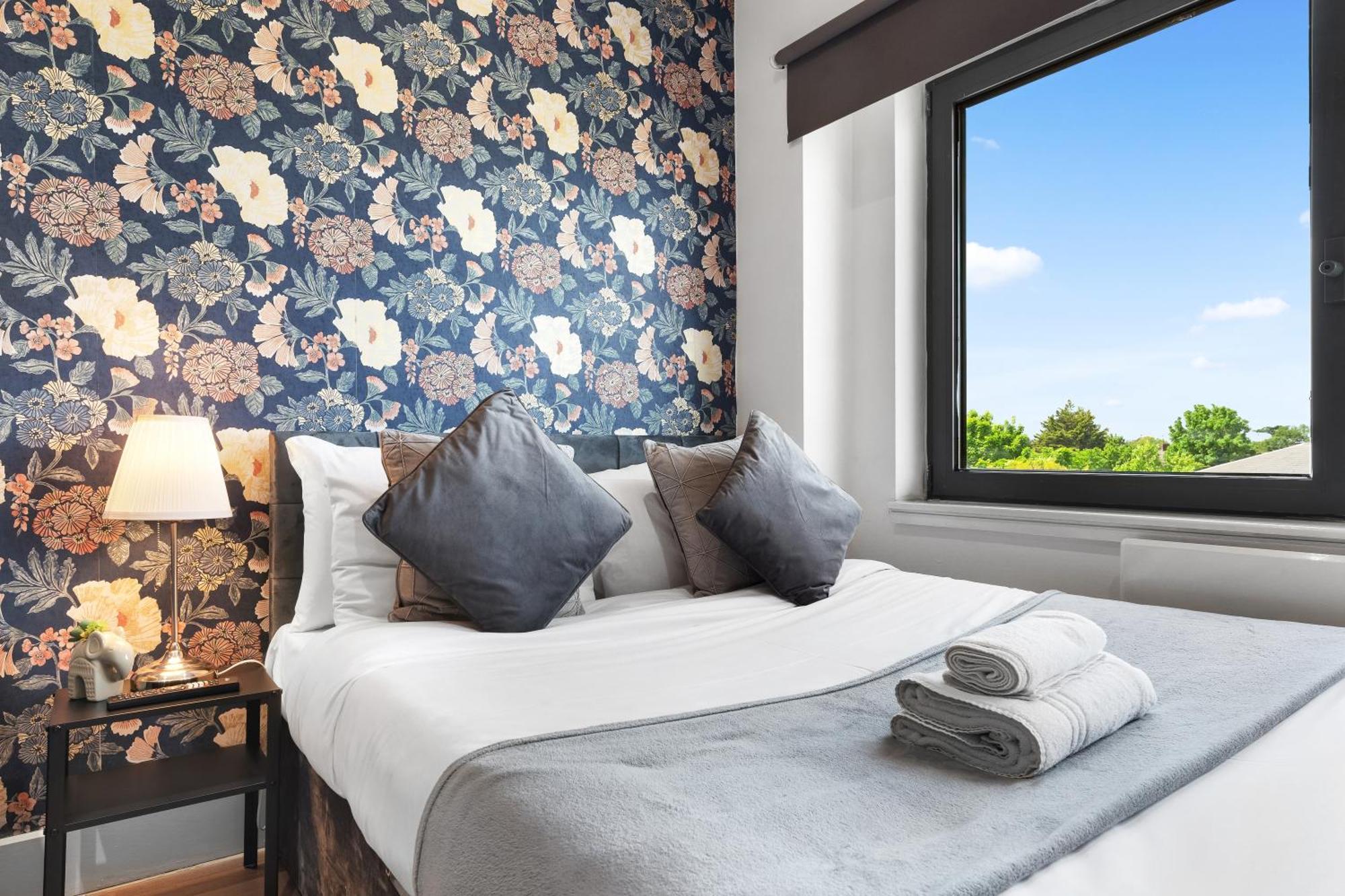 Modern One Bedroom Flat - Sleeps 5 -Near Heathrow - London Ub3 Екстериор снимка