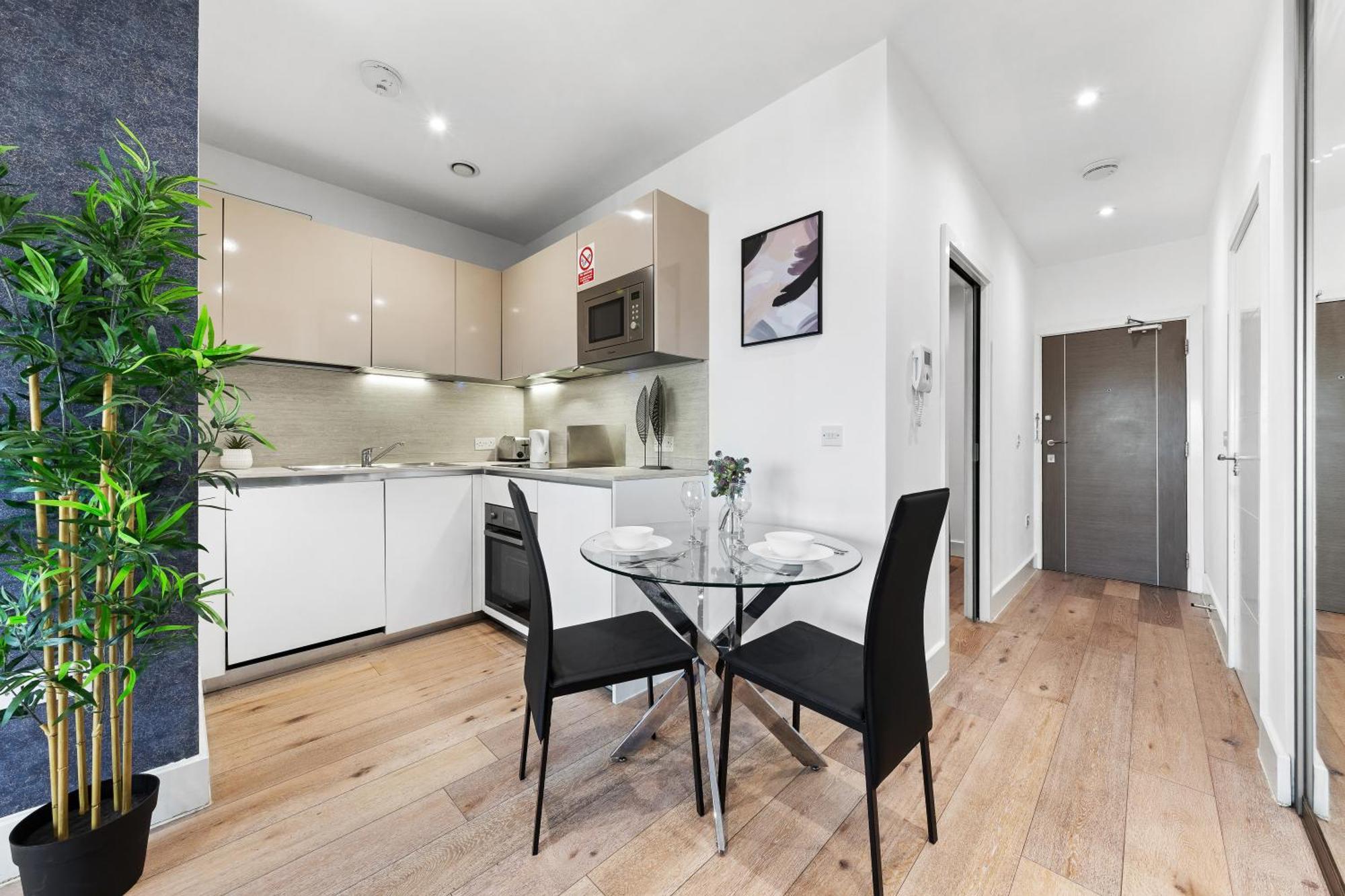 Modern One Bedroom Flat - Sleeps 5 -Near Heathrow - London Ub3 Екстериор снимка